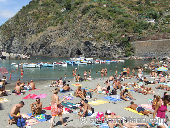Vernazza Strand en Cliffs - Cinque Terre - Italië